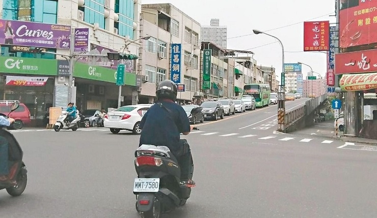 高市鐵路地下化 首期拆4陸橋(聯合報1020)