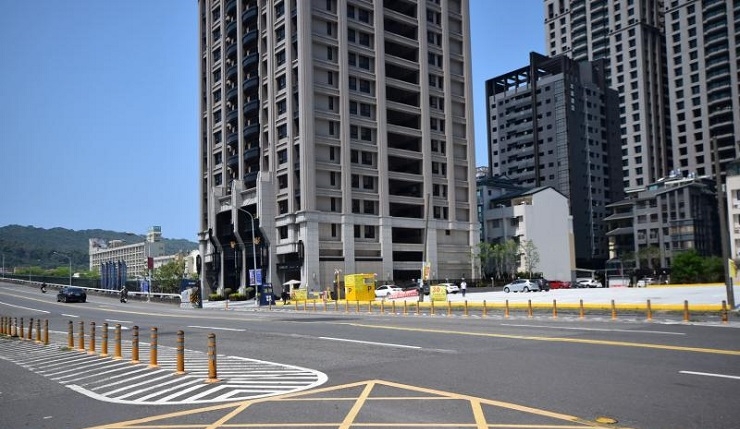 高雄建商養地醞釀 先蓋臨時停車場收租(自由時報0320)