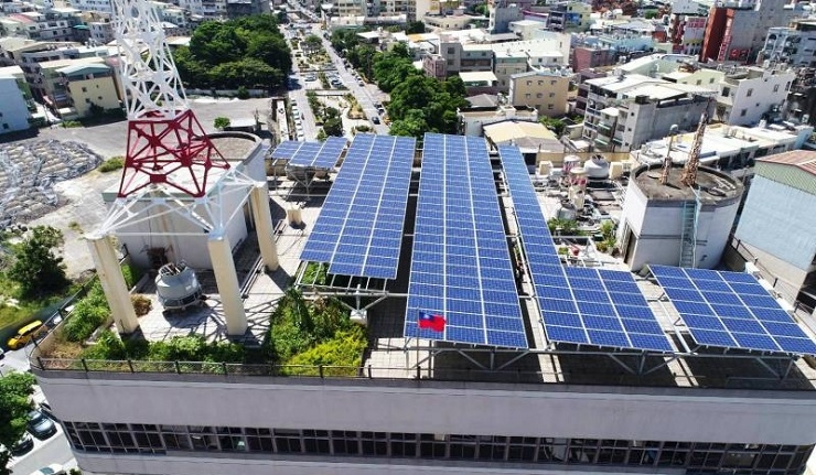 高雄太陽能年發電量 相當於253座世運場館(自由時報0601)