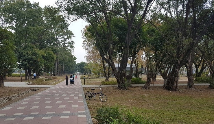 超精華土地釋出兩萬多坪 台南平實營區每坪可望破百萬(聯合報0527)